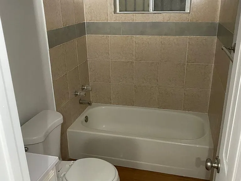 421 N Willowbrook Ave — Photo 12