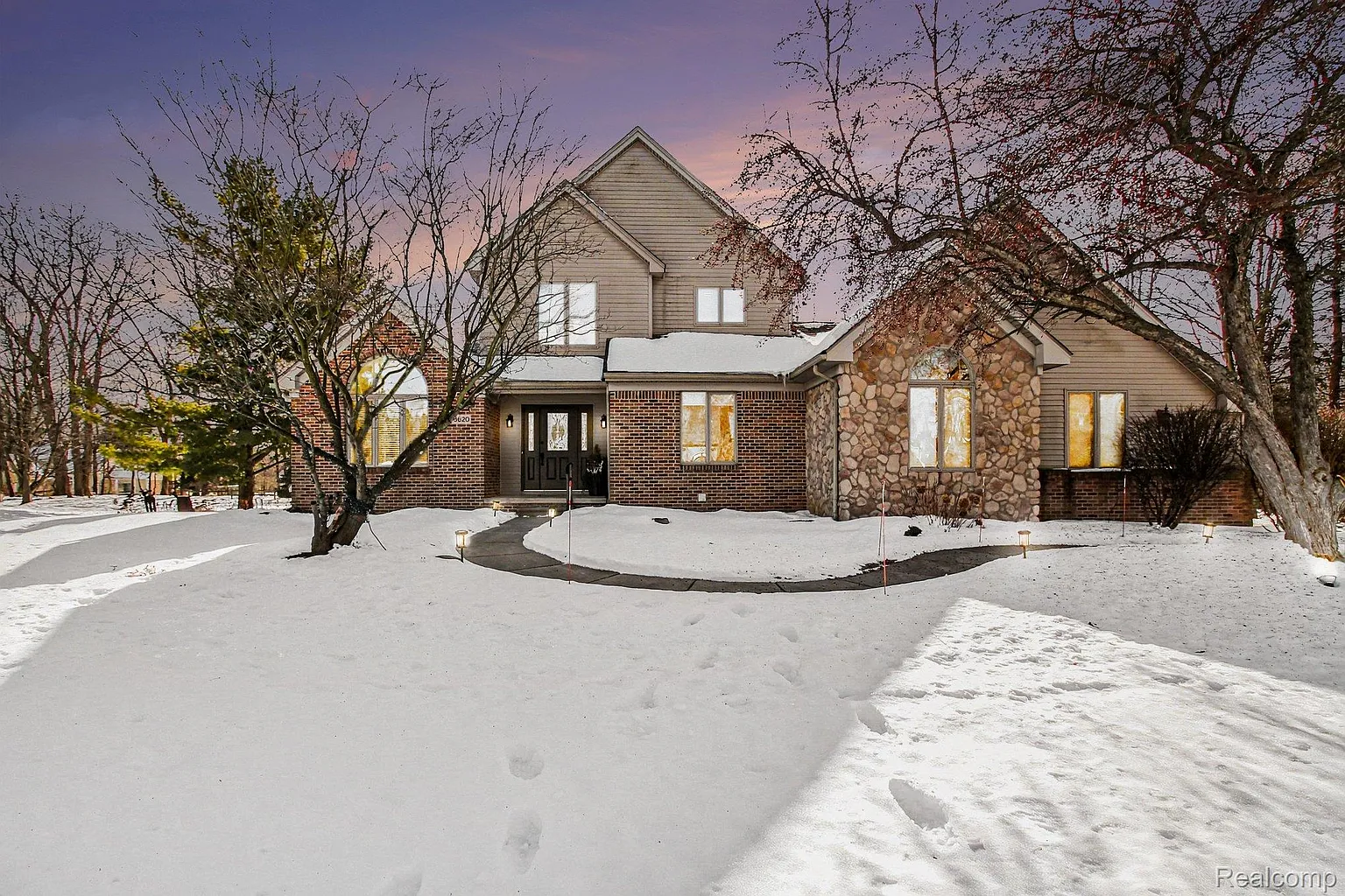 8620 Southridge Dr photo 1