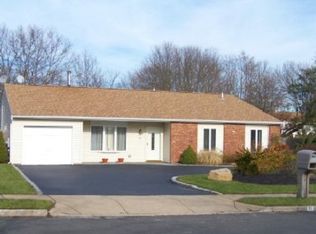 57 Inverness Rd, Holbrook, NY 11741