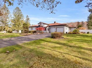 498 High Hill Rd, Meriden, CT 06450