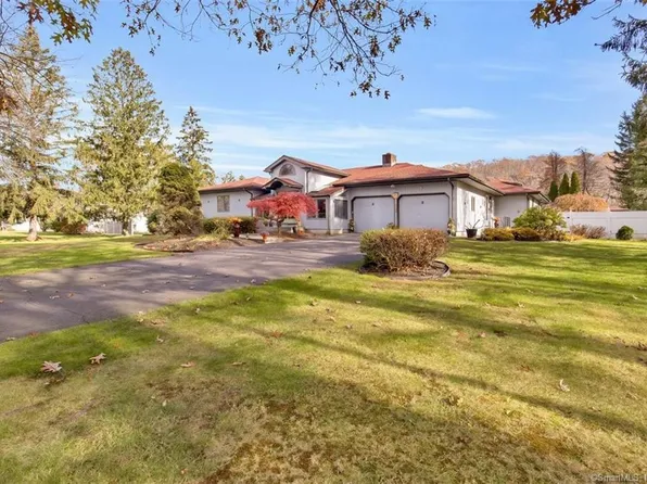 498 High Hill Road, Meriden, CT 06450