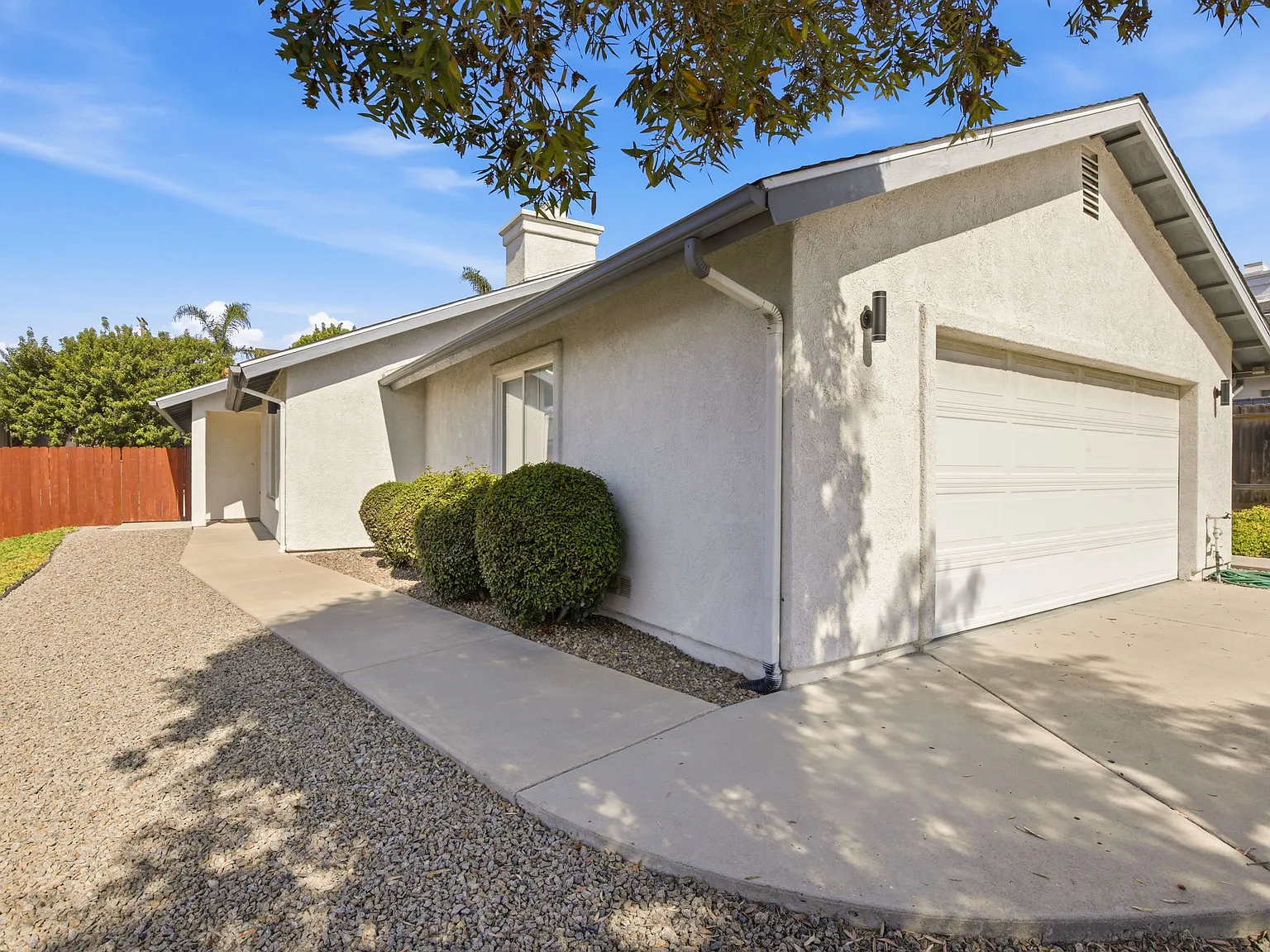 3 bed, 1604 sqft, $4,000 — Photo 2