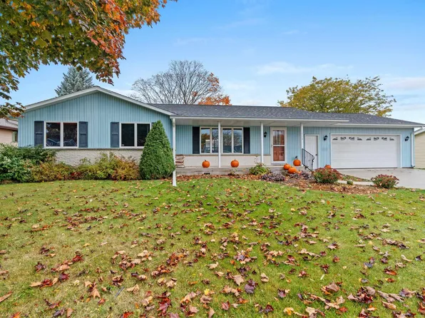 1713 Eisenhower St, New Holstein, WI 53061