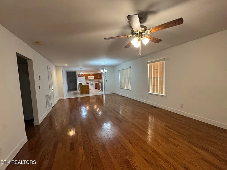 715 Gloucester Ave — Photo 9