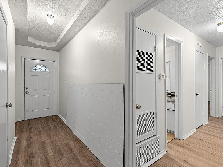 1208 Clark St — Photo 6