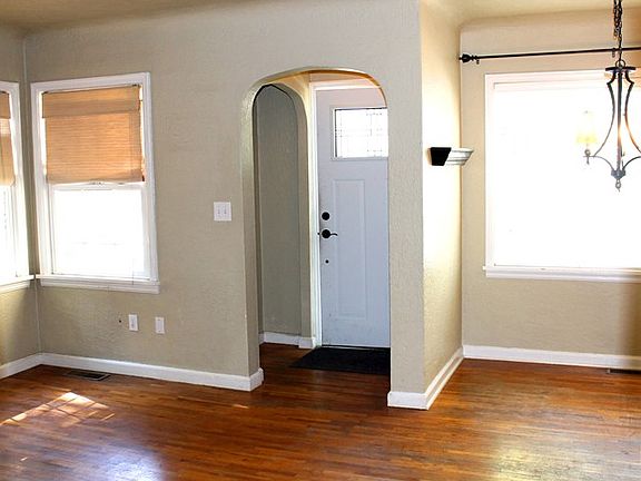 2nd image of 211 SE 4th St