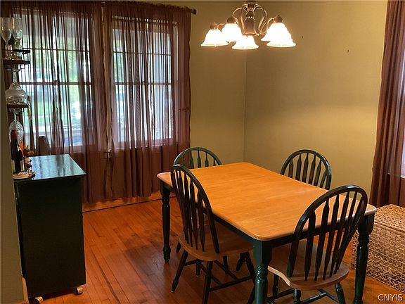 5th image of 209 Hartford Pl