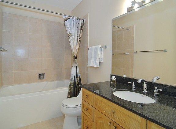 5th image of 512 N McClurg Ct APT 910