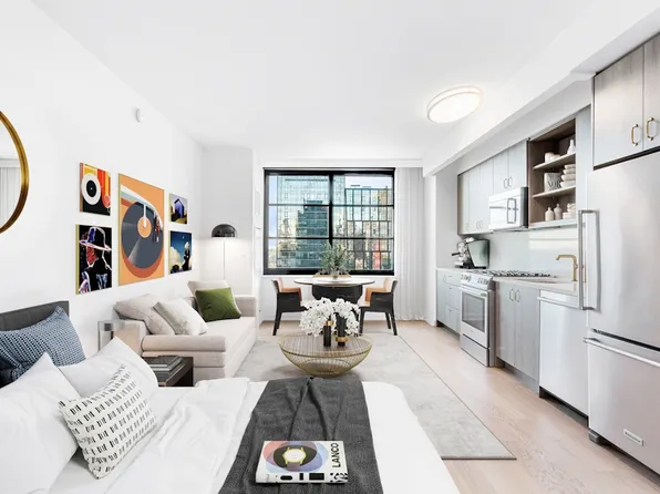 515 West 38th Street image 2 of 18