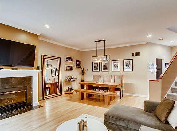 3rd image of 1030 W Wrightwood Ave APT I