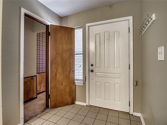 3rd image of 1904 Jackson Dr