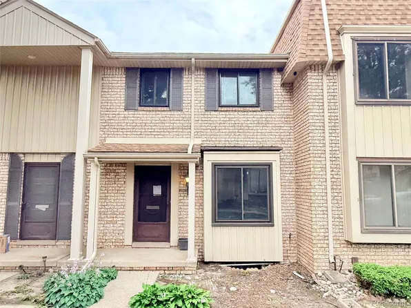 29105 Yorkshire Ln, Warren, MI 48088