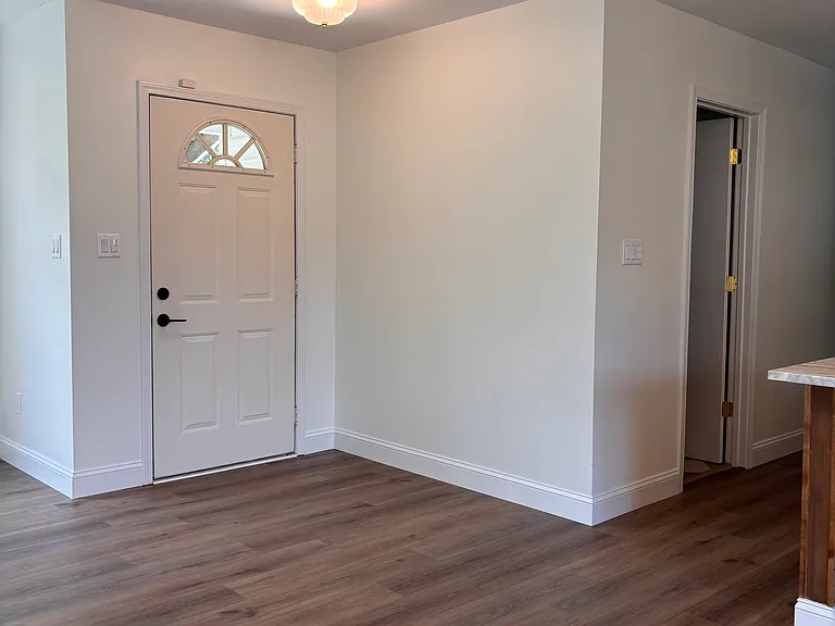 18 Warren Ct — Photo 2