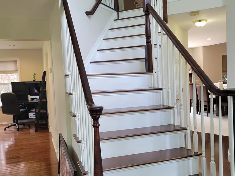 13 Airdale Dr — Photo 8