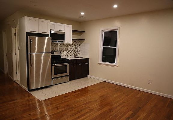 3rd image of 110-14 Ditmars Blvd Floor 2
