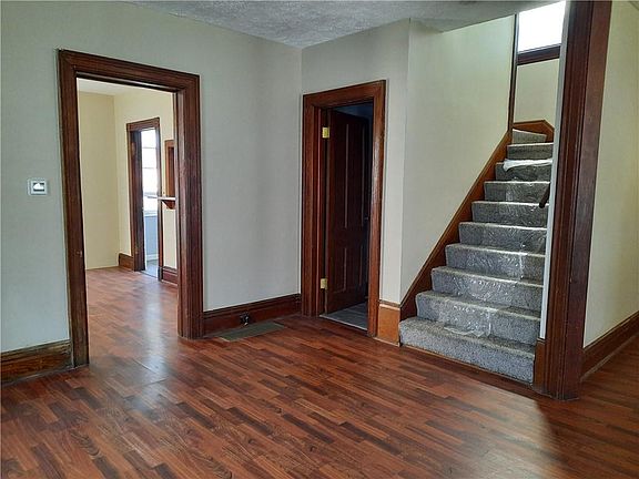 4th image of 334 W 22nd St