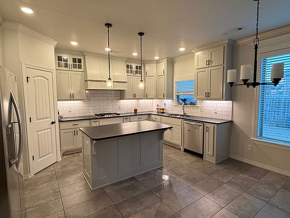 3rd image of 6205 S 61st St