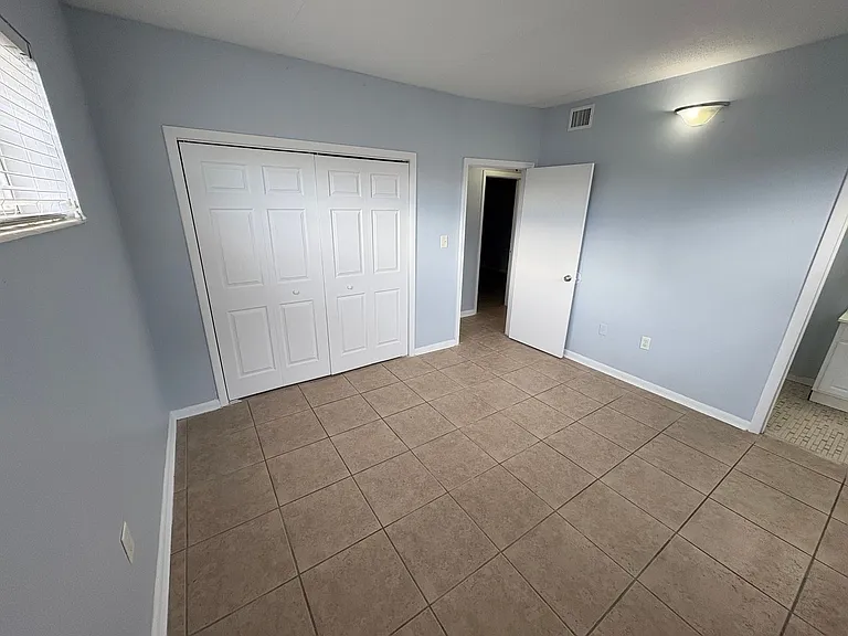 623 N Bay St #10 — Photo 7