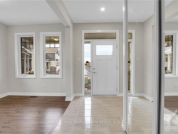 2nd image of 85 Hackamore Cres