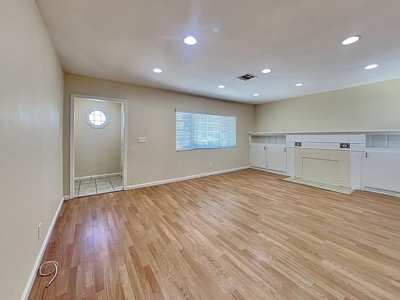 4th image of 15024 Blackwood St