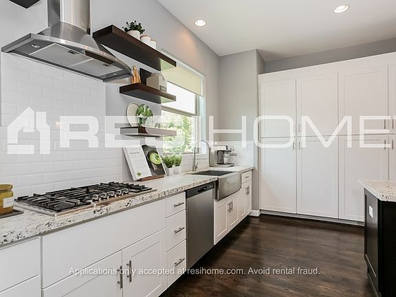 4th image of 1621 Crockett St