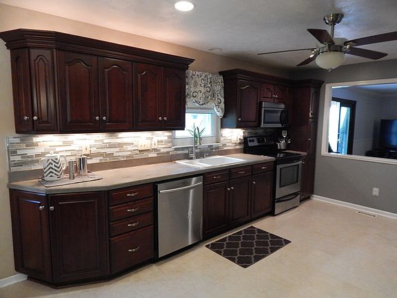 5th image of 3117 Holly Dr
