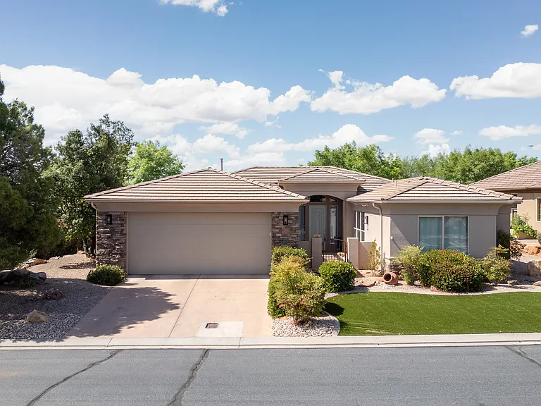 809 W North Links Dr — Photo 1