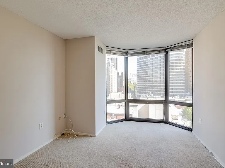 2020 Walnut St #14E — Photo 5