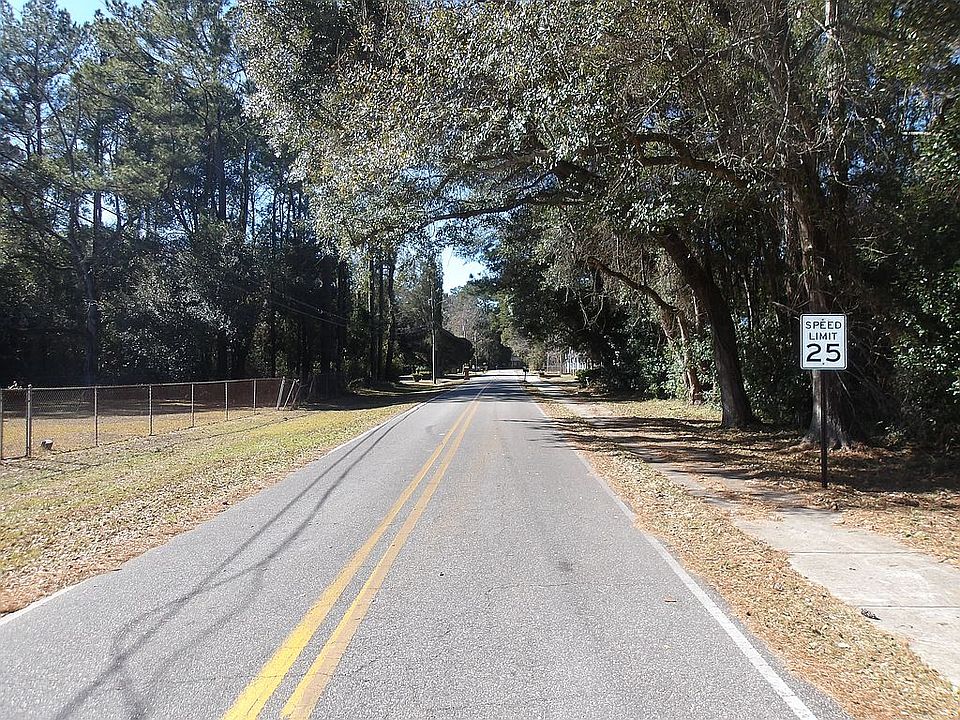 View along Warren Drive.