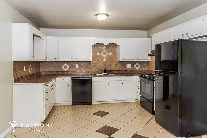 1803 Canterbury Cir NW — Photo 6