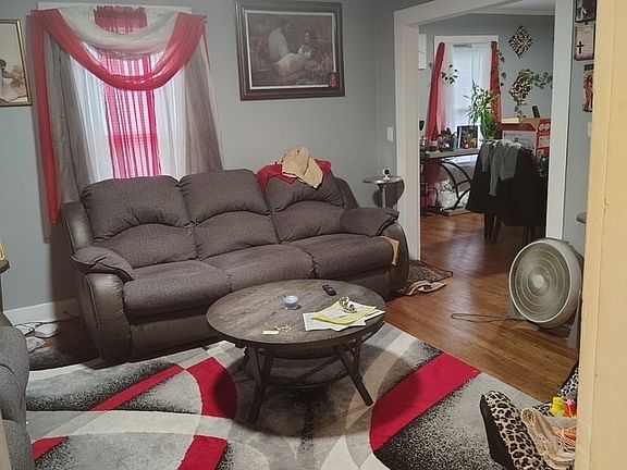 3rd image of 163 Pearl Street