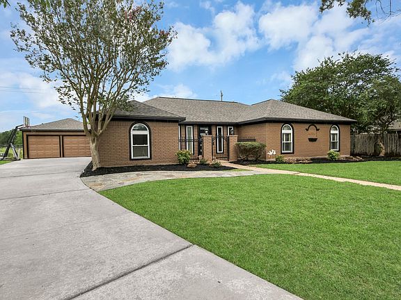 3rd image of 7822 Maple Tree Dr