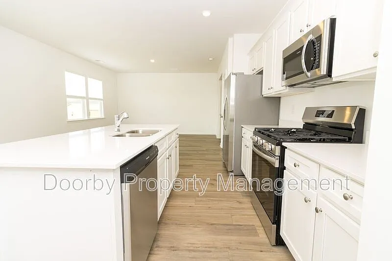 Building Photo - 115 Saddlebred Way