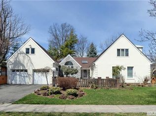 206 Avon Ct, Hewlett, NY 11557
