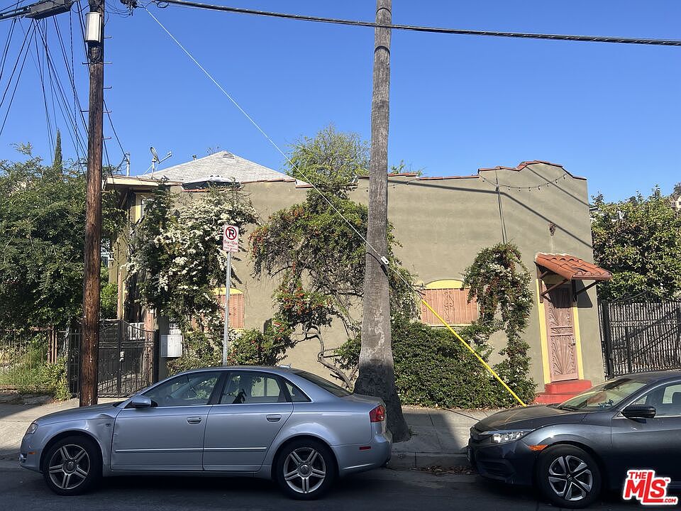 2nd image of 1626 Echo Park Ave