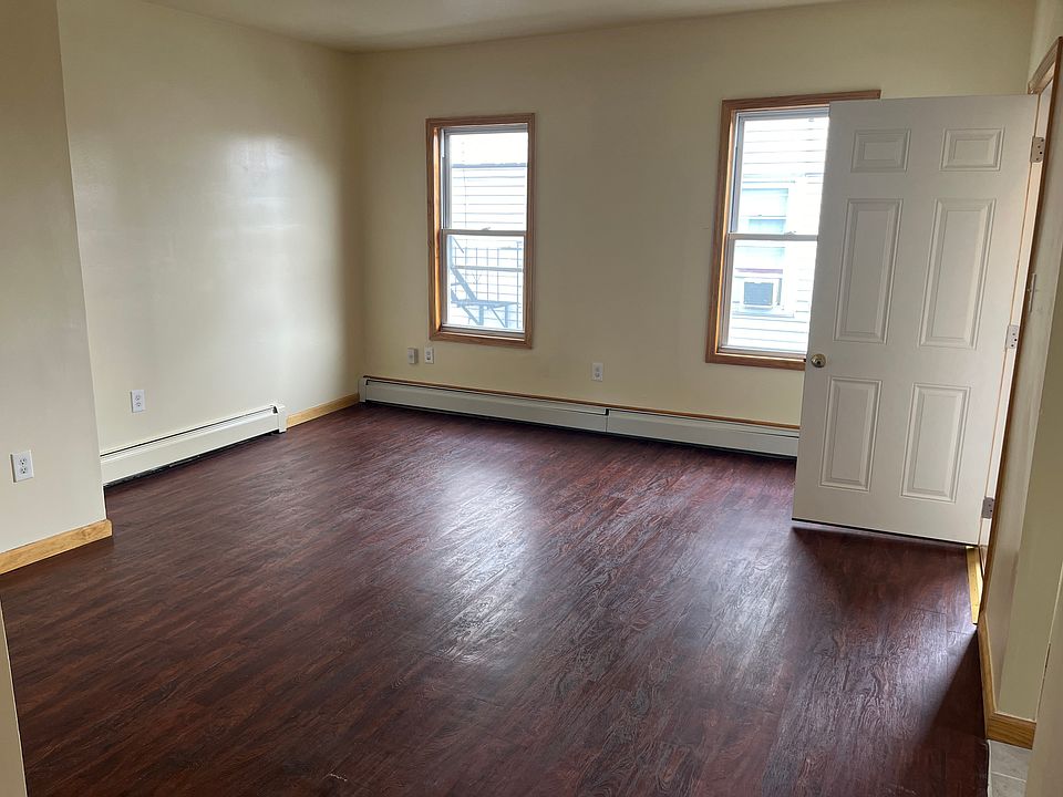 2nd image of 30 W Hunt St Floor 2
