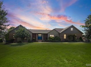 215 Wyndridge Ct, Belleville, IL 62226