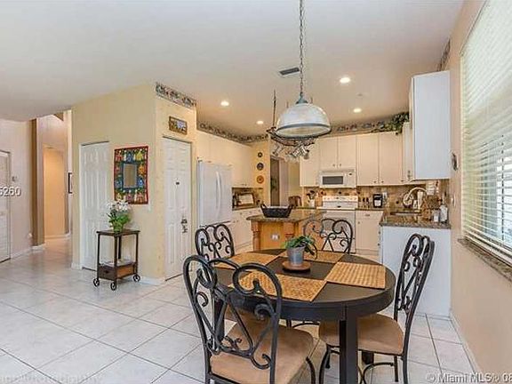 4th image of 1157 Hidden Valley Way
