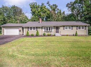 4 Larssen Cir, Chelmsford, MA 01824