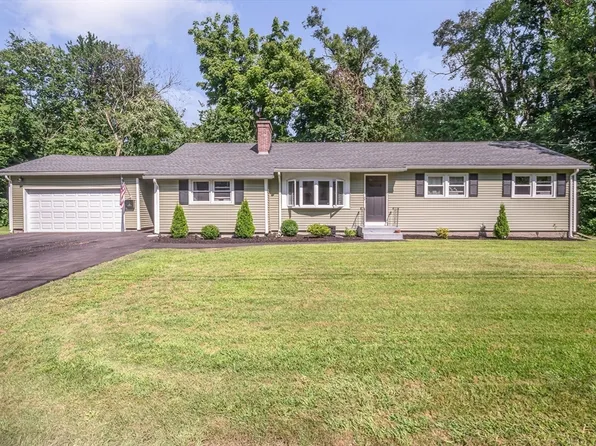 4 Larssen Cir, Chelmsford, MA 01824