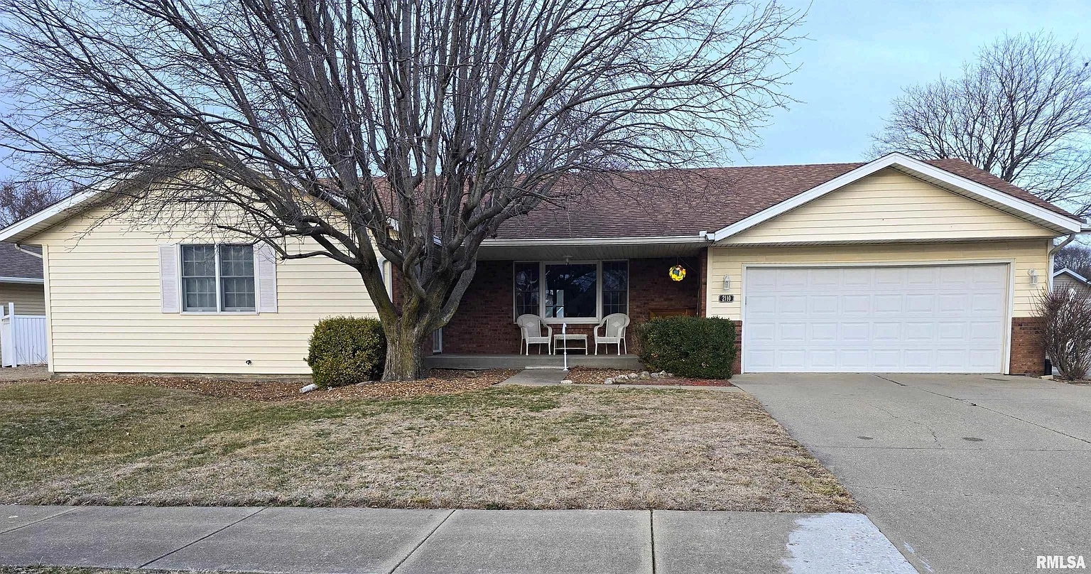 2110 Mariana Dr photo 1