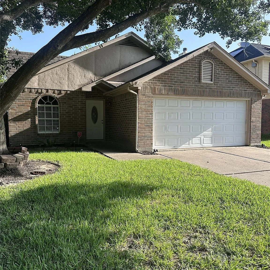 3 bed, 2.0 bath, 1318 sqft, $1,850 — Photo 2