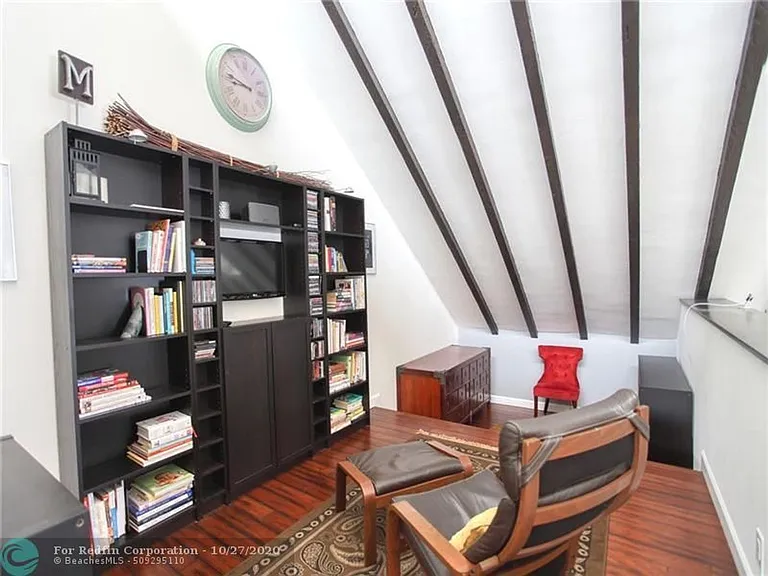 521 N Victoria Park Rd — Photo 12