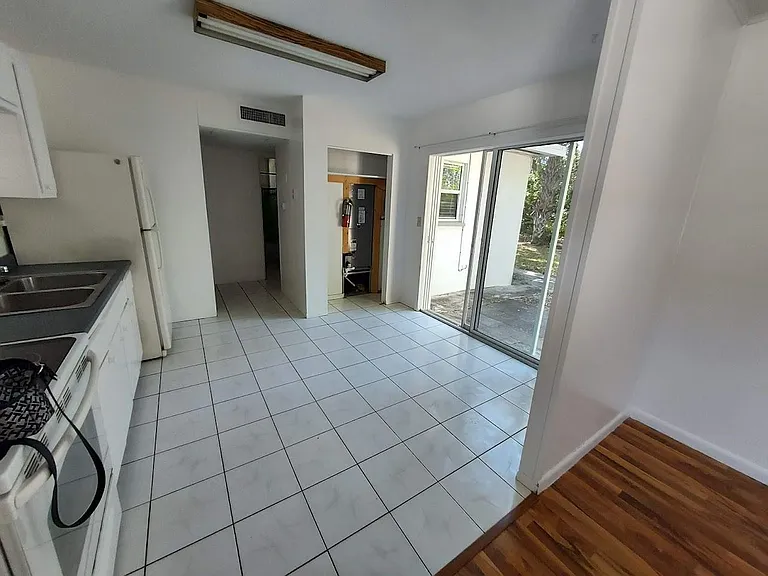 312 Olive St — Photo 4
