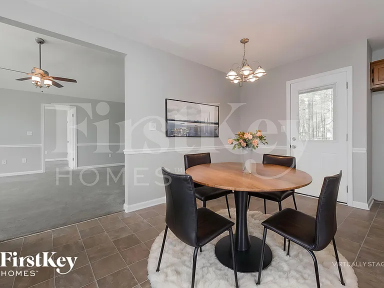 221 Whitney Ln — Photo 7