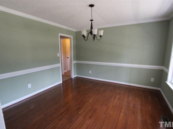 5th image of 305 Kingsbrook Cir