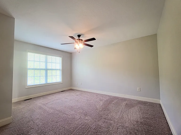652 Grays Pointe Ct — Photo 22