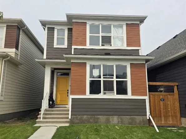 56 Rowmont Dr NW, Calgary, AB T3L 0J4