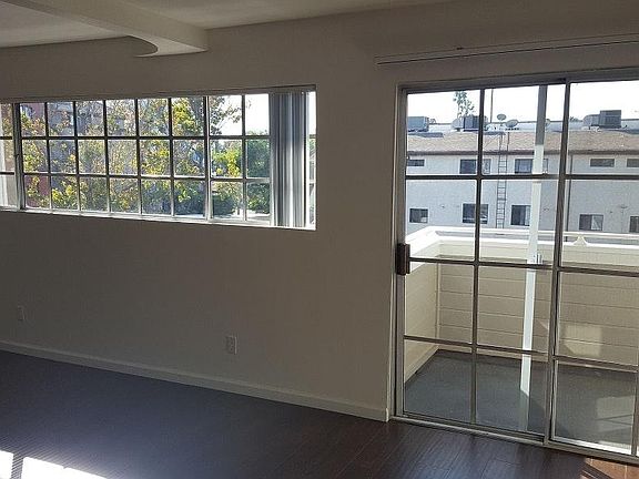 4th image of 835 N Croft Ave APT 202