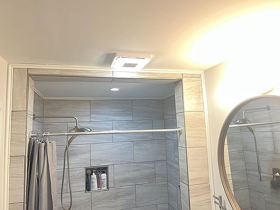 4th image of 403 S Greenbriar Rd